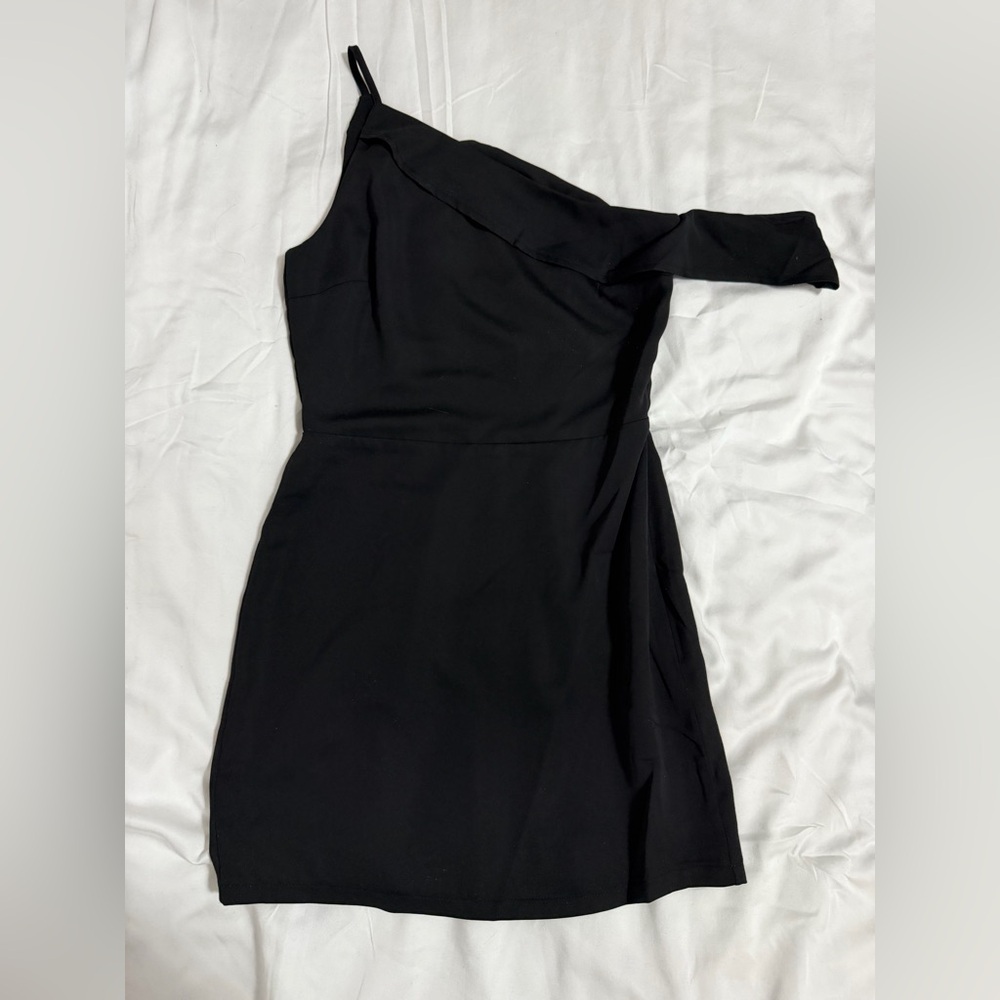 Superdown Chic Black One-Shoulder Dress